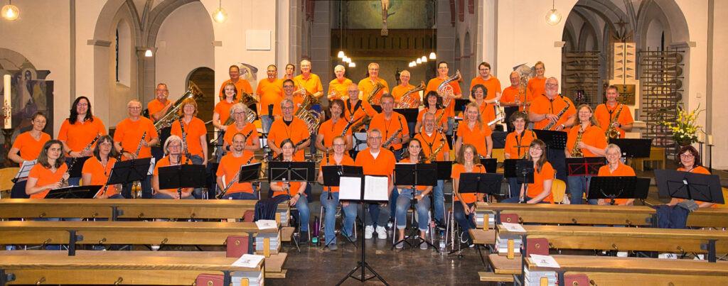 Gruppenfoto SinnersBlow 2025 in St. Kosmas und Damian vor dem Konzert (c) Rosario Monti